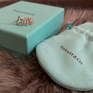 Authentic Tiffany Paloma’s Graffiti Love ring in their iconic sterling silver